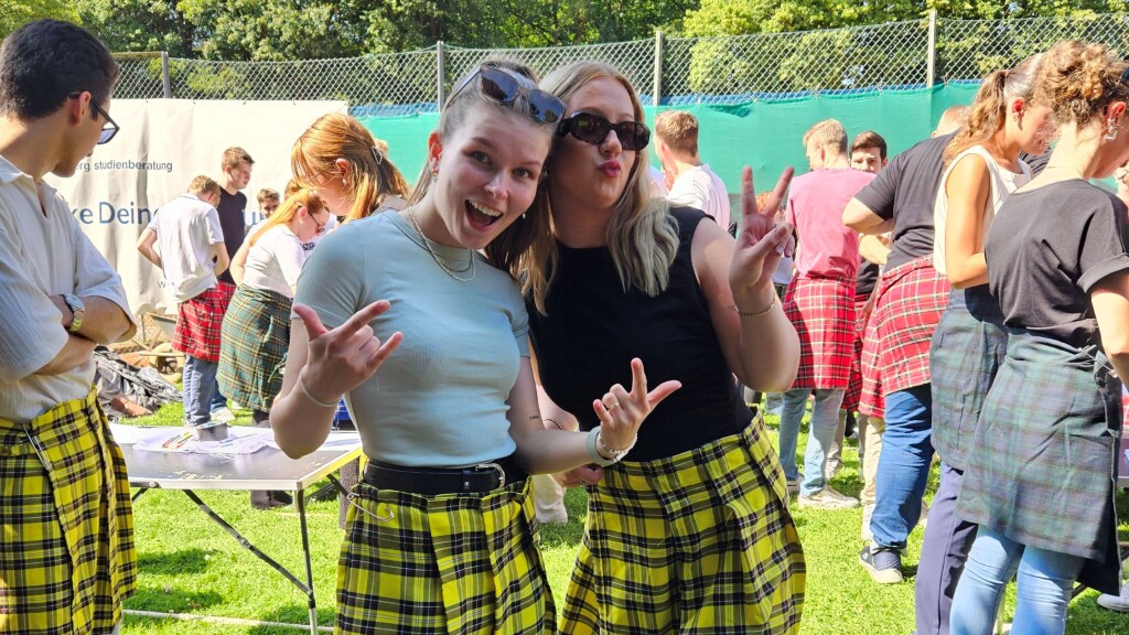 VGH Versicherungen Highland Games Zwei auszubildende