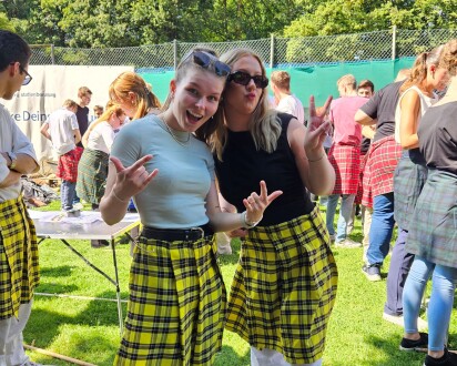 VGH Versicherungen Highland Games Zwei auszubildende