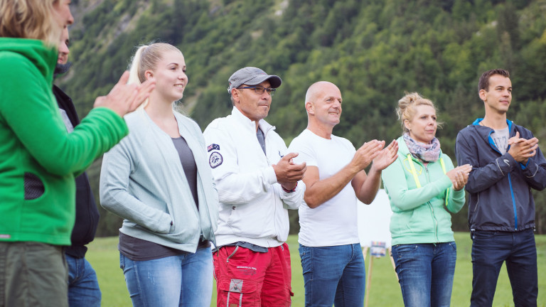 Team Outdoor Wiese Berge