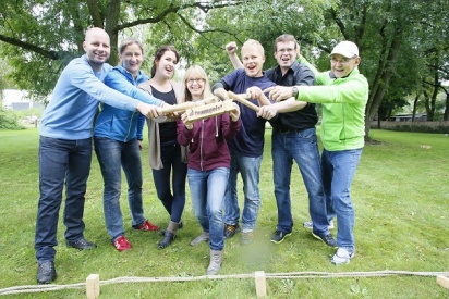 freudige Gruppe bei sport firmenevent-Warnemünde