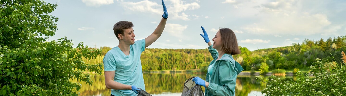 Plogging Runk Run Zwei Personen freuen sich