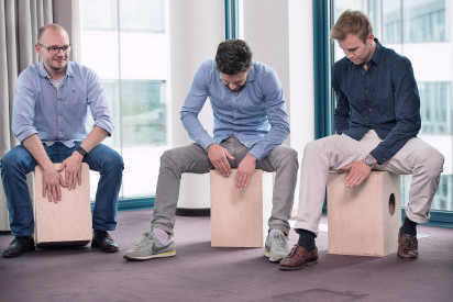 Cajon Bau Team Trommeln