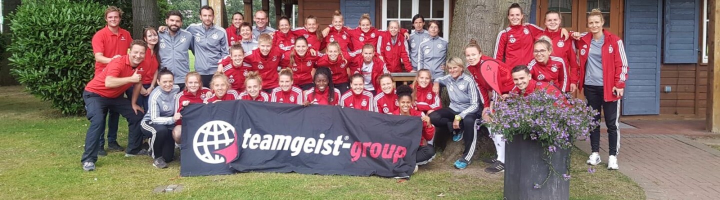 DFB U19 Frauen mit teamgeist beim Teambuilding-Event als Vorbereitung zur EM 2019