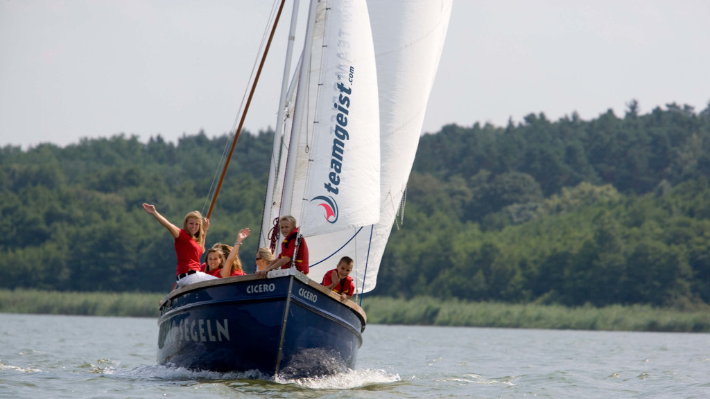 Fröhliches Teamsegeln auf teamgeist - Kutter