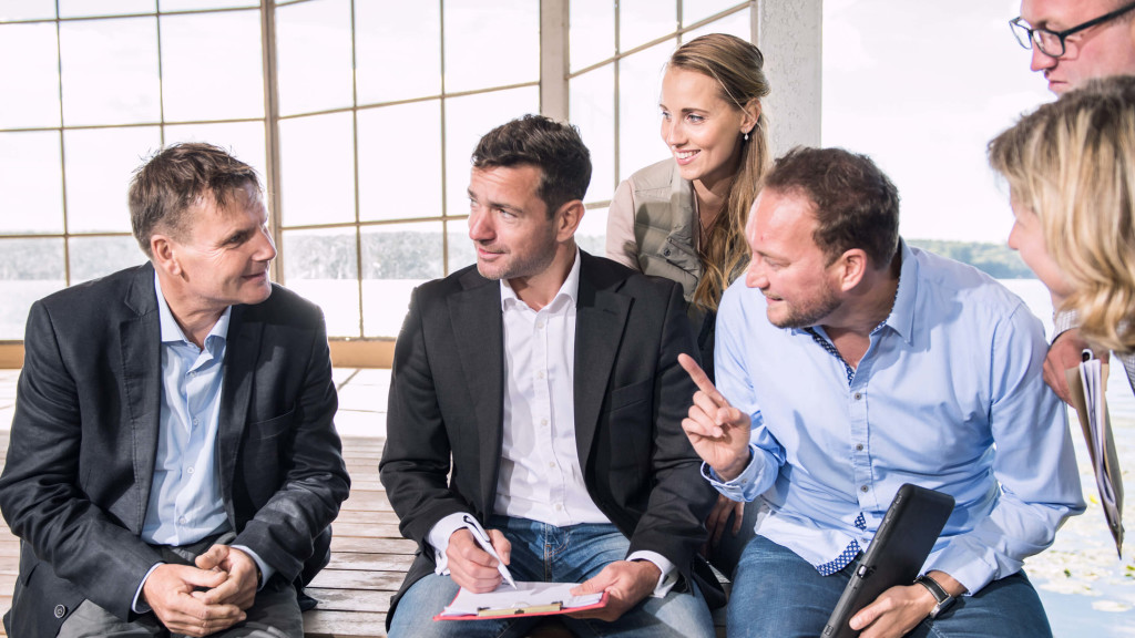 Management und Teambesprechung Personen diskutieren