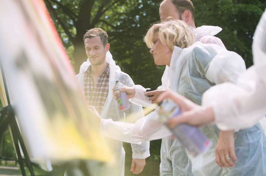 Staffelei Graffiti Spraydose Team